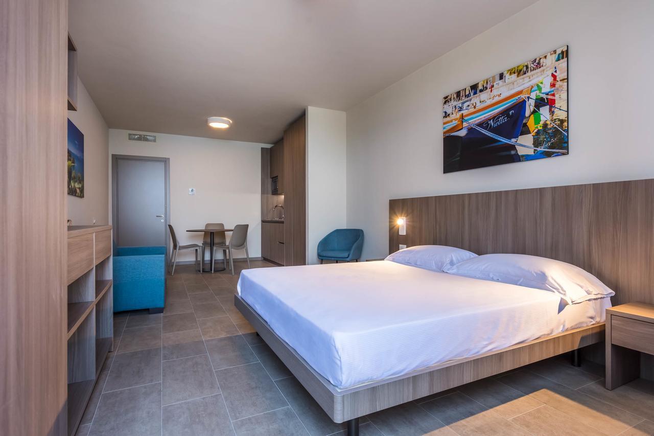 Le Torri Del Garda Familyspa Resort Torri Del Benaco Εξωτερικό φωτογραφία