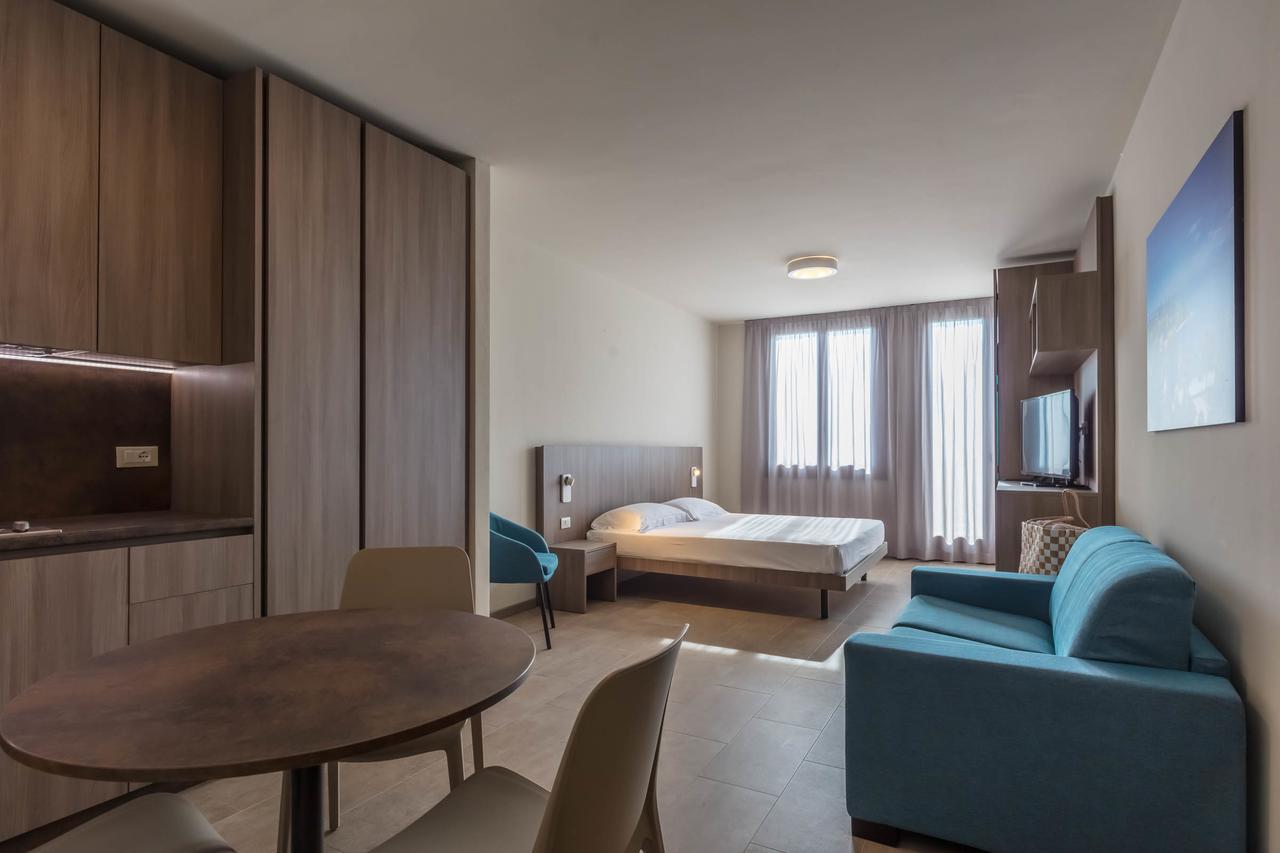 Le Torri Del Garda Familyspa Resort Torri Del Benaco Εξωτερικό φωτογραφία