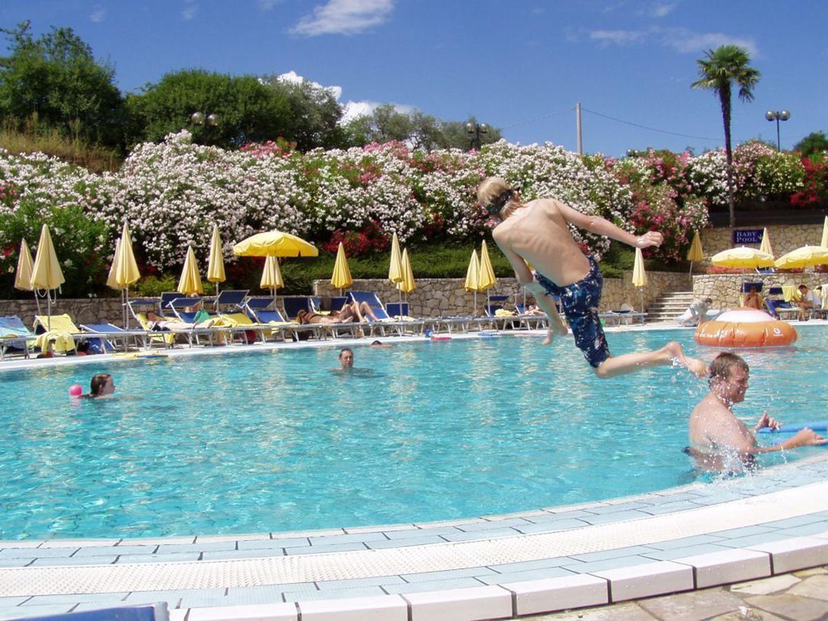 Le Torri Del Garda Familyspa Resort Torri Del Benaco Εξωτερικό φωτογραφία