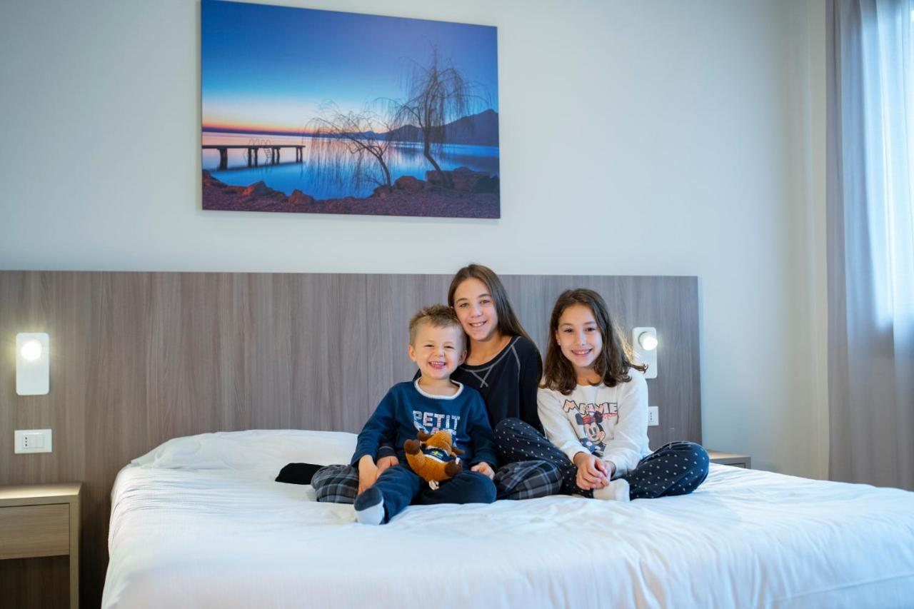 Le Torri Del Garda Familyspa Resort Torri Del Benaco Εξωτερικό φωτογραφία